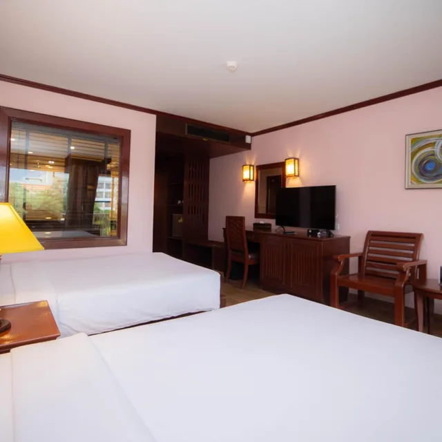 غرفة ديلوكس بسريرين منفصلين بإطلالة على المسبح، Baumanburi Hotel 6/10