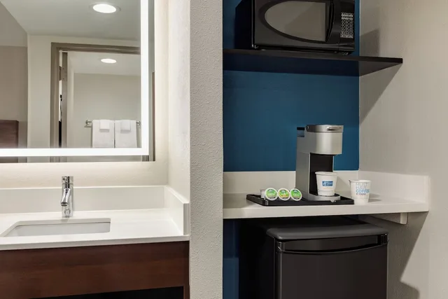 Standard, 2 Queen Beds, Accessible, Holiday Inn Express Atlanta-Kennesaw 4/6