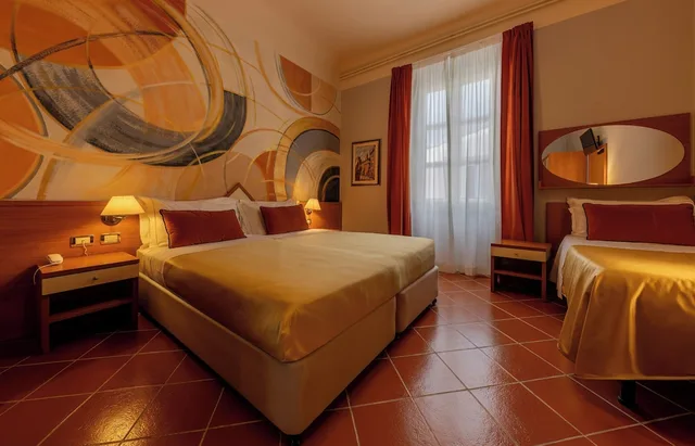 Economy, Triple, 3 Beds, Stair Access Only، Hotel Maxim 4/10