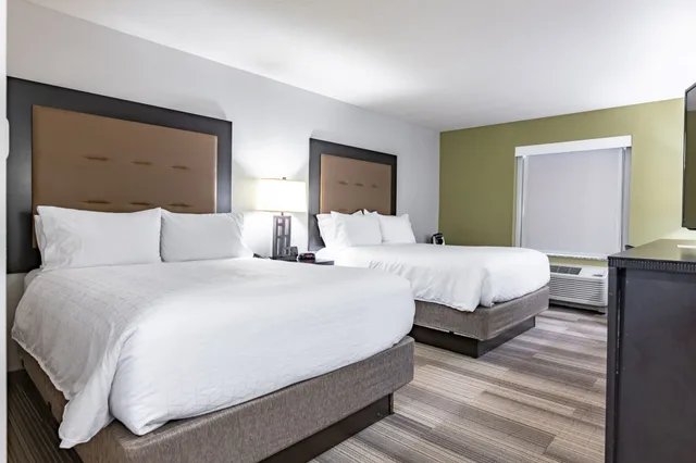 غرفة بسريرين كوين، Holiday Inn Express & Suites New Martinsville 4/9
