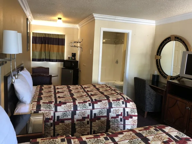 استوديو ديلوكس بسريرين مزدوجين، Lamplighter Motel 4/9