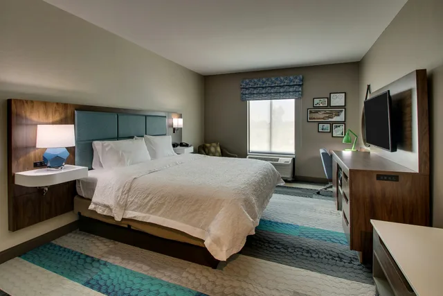 غرفة بسرير كينج، Hampton Inn And Suites Southport 2/4