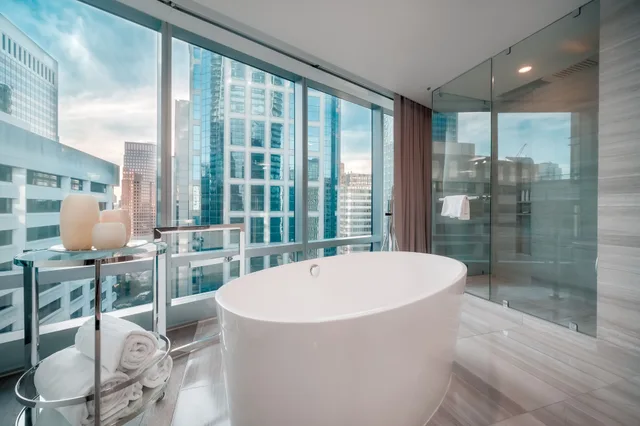 Paradox, King Bed, Bathtub، Paradox Hotel Vancouver 4/10