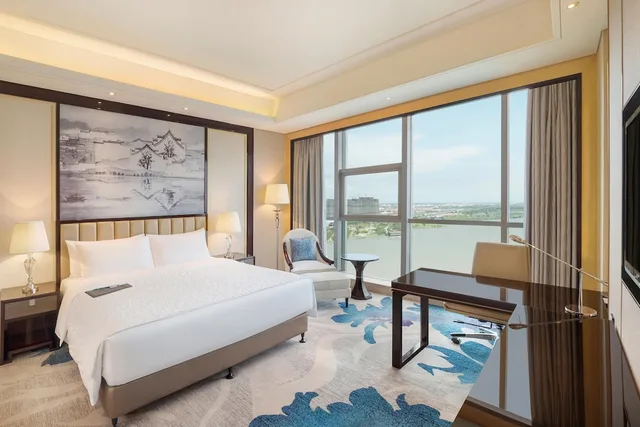 غرفة بسرير كينج بإطلالة على البحيرة، Le Meridien Yixing 2/3