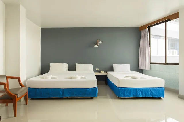 غرفة ديلوكس ثلاثية بسرير كينج، City Hotel 1/3