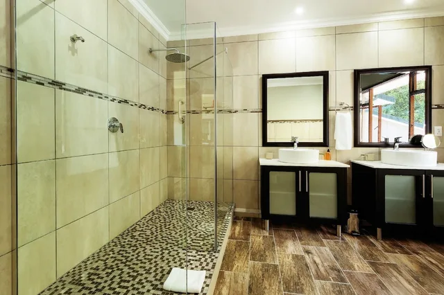 Luxury, King Bed, Lagoon View، Wilderness Manor 2/2