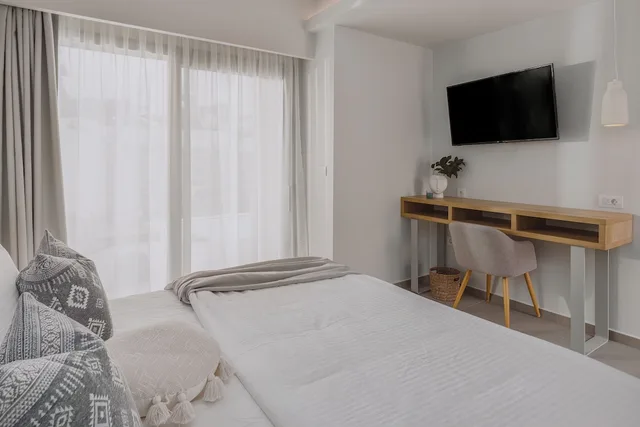 جناح جونيور بسرير كينج بمسبح خاص، Anassa Stalis Suites Adults Only 16+ 5/9