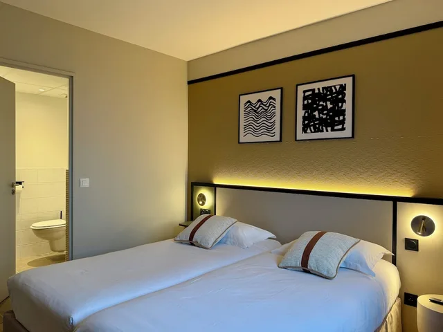 غرفة كومفورت ثلاثية، Brit Hotel Saint-Meen-le-Grand en Broceliande 2/7