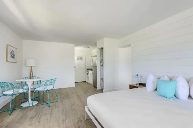 غرفة بسريرين مزدوجين بشرفة، Fisher Inn Resort & Marina 3/8