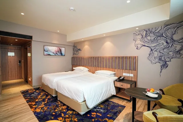 Superior, Twin Beds, Vivanta Kochi Aluva 2/6