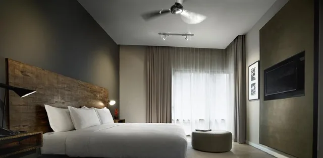 غرفة بسريرين مزدوجين وسرير كينج وسرير كوين بغرفتي نوم، E&O Residences Kuala Lumpur 2/8