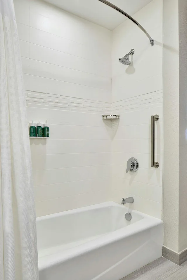 جناح بسرير كينج بشرفة بغرفة نوم واحدة مع أريكة، Residence Inn St. Petersburg Tierra Verde 7/7