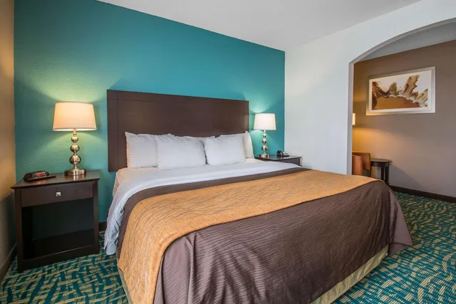غرفة بسرير كوين، Comfort Inn & Suites Fort Lauderdale West Turnpike 2/7