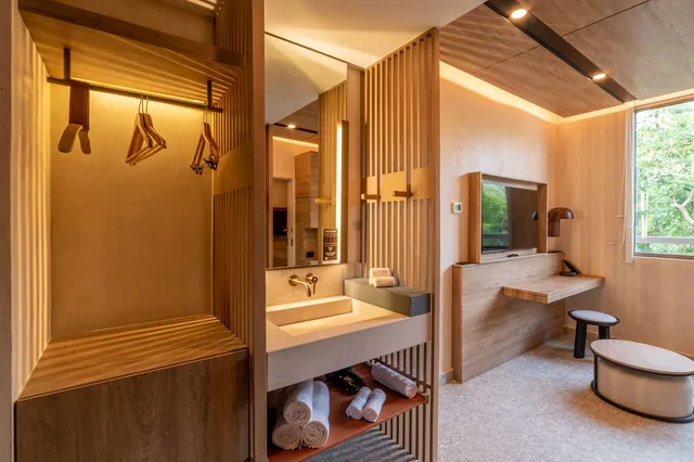 Roof Top, Murphy Bed, Queen Bed، Motto by Hilton Tulum 3/5
