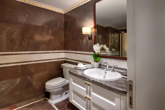 Deluxe, Queen Bed, Bay View، Flc Ha Long Bay Golf Club And Luxury Resort 8/10