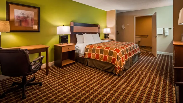 Room, King Bed, Best Western Mountainbrook Inn 7/10