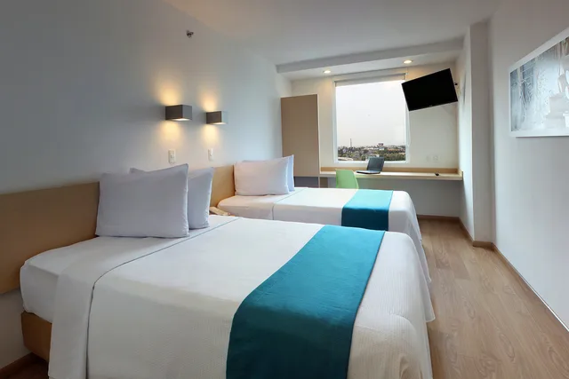 Superior, Twin Beds, One Guadalajara Tapatio 1/3