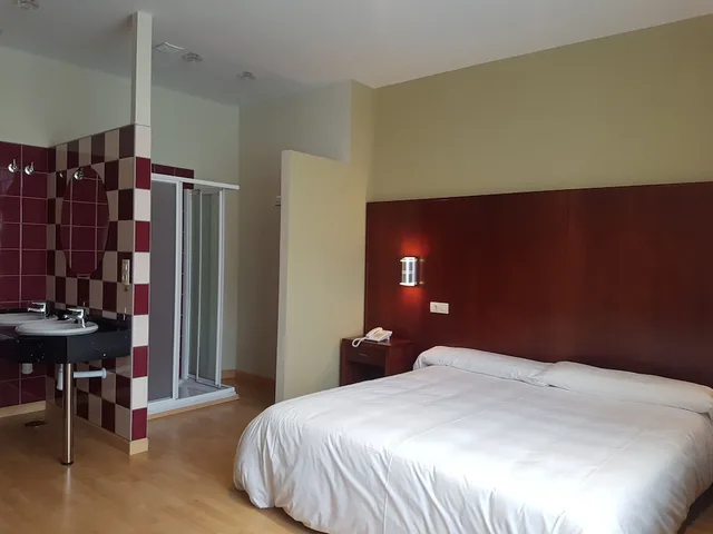 جناح جونيور بسرير كينج مع أريكة، Cristal Villaviciosa 2/2