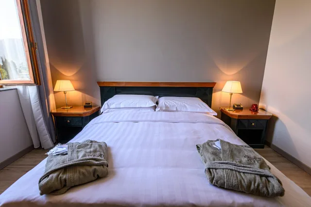 غرفة بسرير مزدوج بشرفة، HOTEL VILLA KINZICA 4/6
