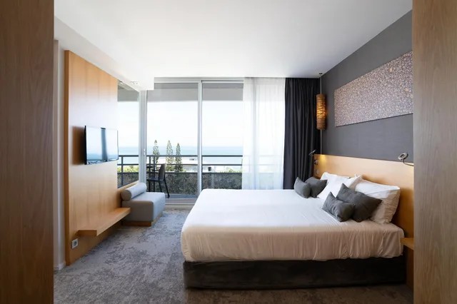 جناح بريستيج بسرير كينج وسريرين منفصلين بغرفتي نوم مع أريكة، Chateau Royal Beach Resort and Spa 6/10