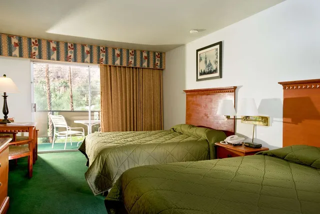 غرفة بسريرين كوين، Royal Sun Palm Springs 1/1