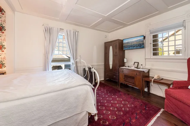 Rose, Queen Bed, Private Bathroom، Bath Street Inn 2/5
