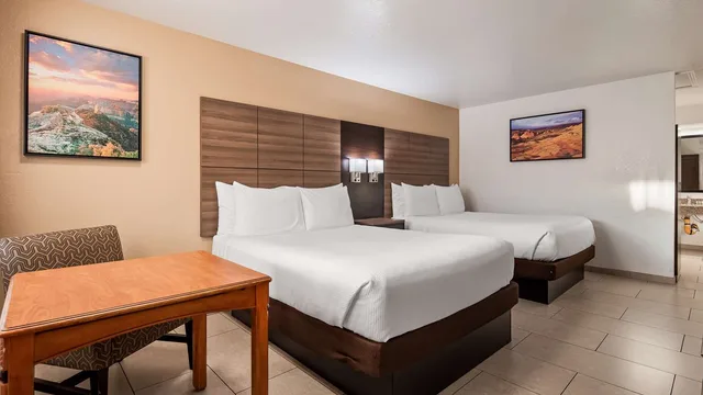 Down, 2 Queen Beds، Best Western Santa Rosa Inn 10/10