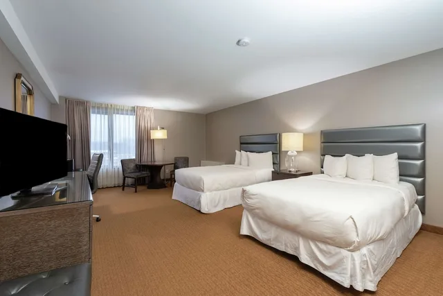 Renovated, 2 Queen Beds, Corner، Doubletree By Hilton Bloomington Minneapolis South 2/7