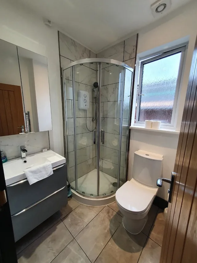 Deluxe Quad Studio، Devine Beach Hotel, Westcliff Southend-On-Sea 4/7