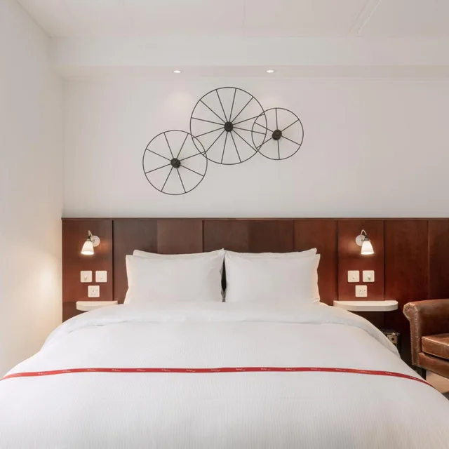 Wow, King Bed، Ruby Lucy Hotel London 1/3
