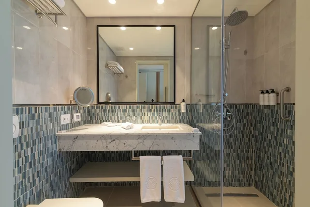 غرفة بسريرين منفصلين، Palma Bay Rotana Resort - New Alamein 12/13