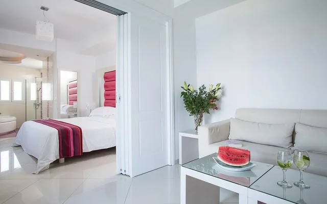 جناح شهر العسل بإطلالة على البحر بحوض جاكوزي، Grand Beach 3/3
