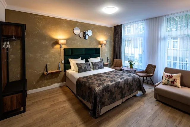 غرفة ثلاثية، Hotel Jupiter 10/10
