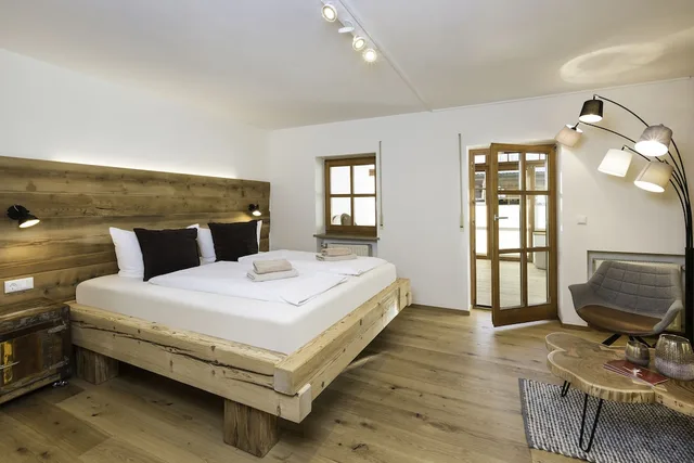 غرفة بسرير كوين بإطلالة على الجبل بشرفة، Landhaus Kossel 4/10