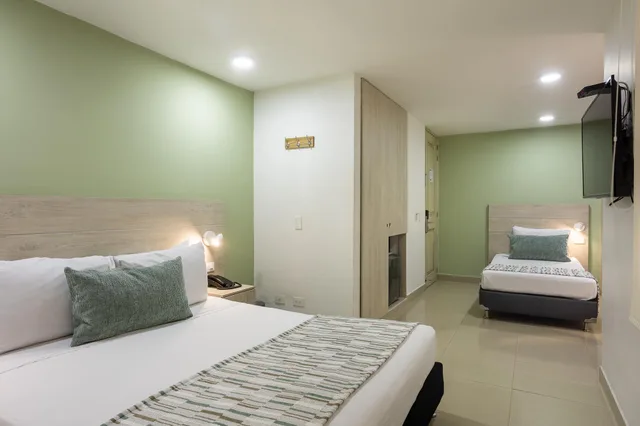 غرفة قياسية ثلاثية بإطلالة، Suite Comfort Hotel 2/4