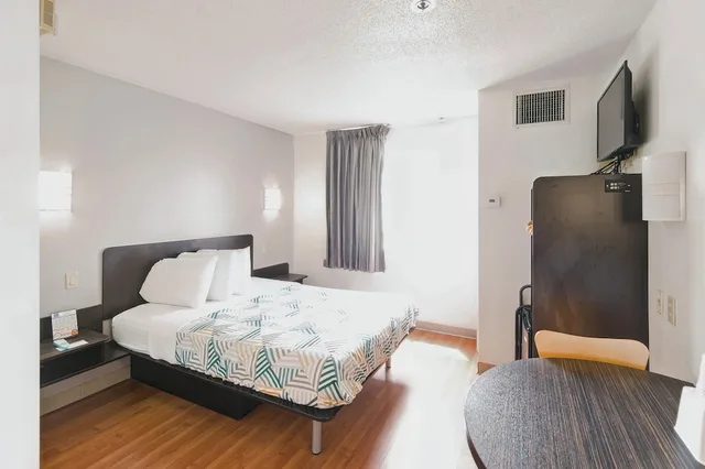 غرفة ديلوكس بسرير كوين، Motel6 Milan, OH - Sandusky 1/8