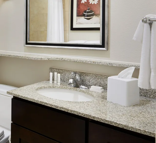 جناح استوديو بسريرين كوين مع أريكة، TownePlace Suites Midland 4/4