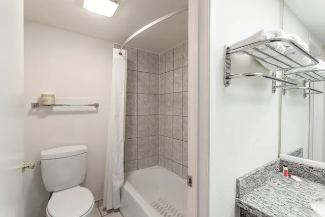 غرفة بسريرين كوين للمدخنين، Howard Johnson by Wyndham Norco 3/3