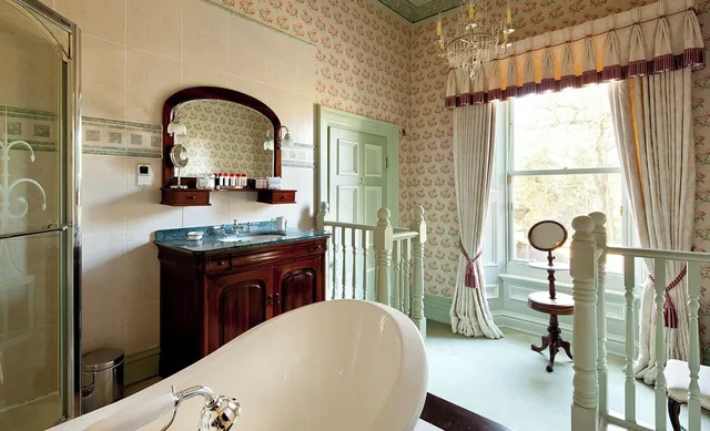 Four Poster, Suite, King Bed، Kilworth House Hotel & Theatre 1/1