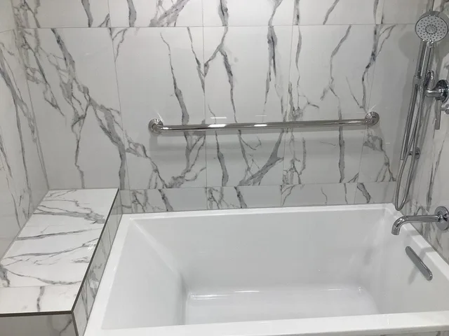 Suite, King Bed, Bath and Shower, Sofa، Holiday Inn Express Hotels Suites Cocoa Beach 9/9