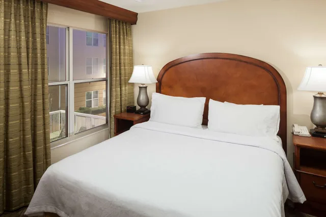 Suite, 1 King and 2 Double Beds, Homewood Suites by Hilton Jackson-Ridgeland 4/8