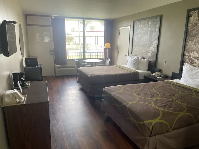غرفة قياسية بسريرين مزدوجين، Super 8 by Wyndham Valdosta Mall 1/10