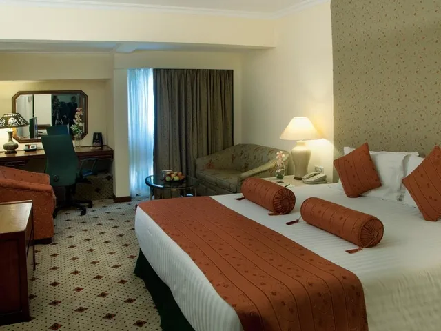 Executive, Suite, King Bed, Avari Hotel Lahore 2/6
