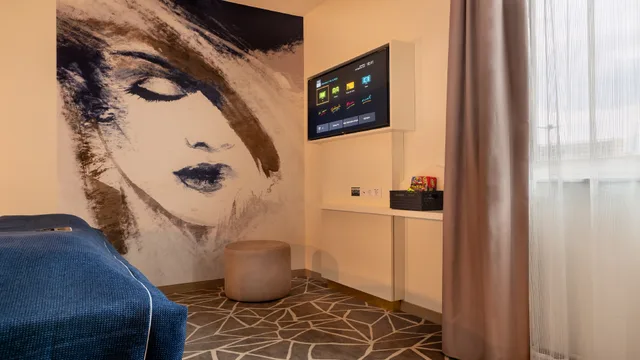 غرفة قياسية بسرير كوين لذوي الإعاقة، Holiday Inn - the niu, Ridge Halle Central Station, an IHG Hotel 6/9