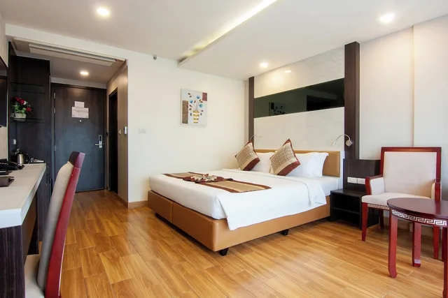 Studio, Double Bed, Golden Jomtien Beach Hotel 1/7