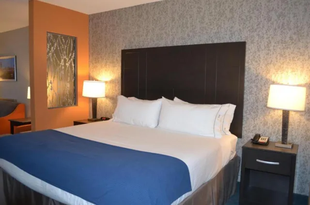 غرفة قياسية بسرير مزدوج، Holiday Inn Express Hotel Suites Knoxville West Papermill 2/2