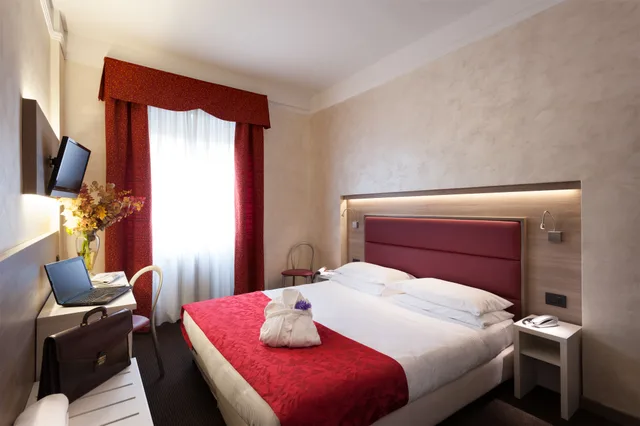 Room, Queen Bed, Gamma 3/3