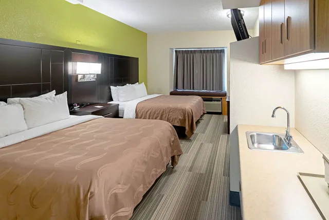 جناح بسريرين كوين لذوي الإعاقة، Quality Inn & Suites Robbinsville NC 1/3