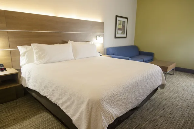 Standard, King Bed, Sofa, Holiday Inn Express Marshfield (Springfield Area) 1/4