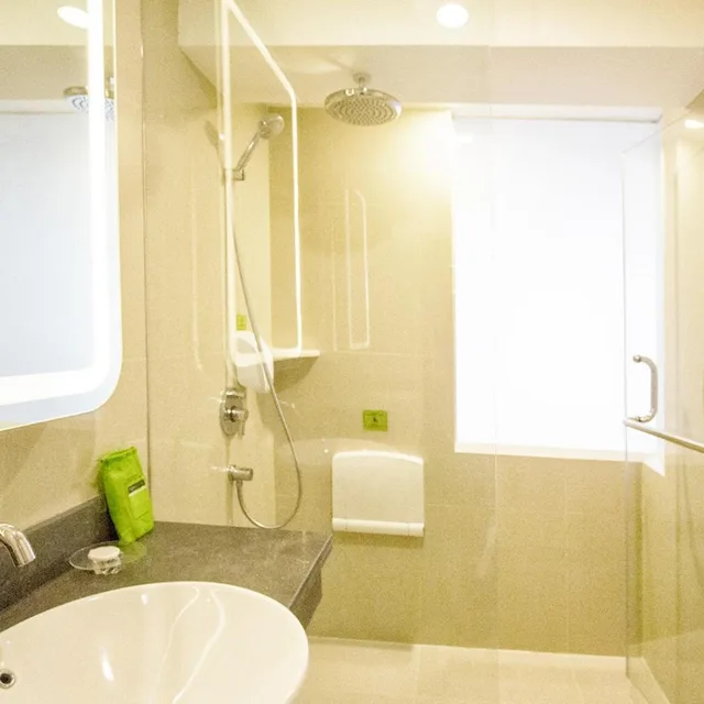 Max Happiness, Double Bed, MaxOneHotels.com at Resort Makassar 8/8
